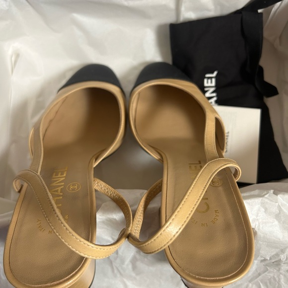 Chanel two tone goatskin slingbacks - Picture 2 of 6